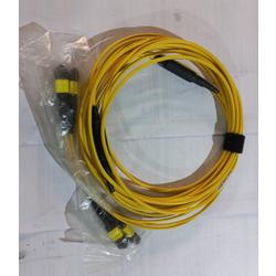 Patch Cord Trunk Fibra dos MPO H a tres MPO H 6M